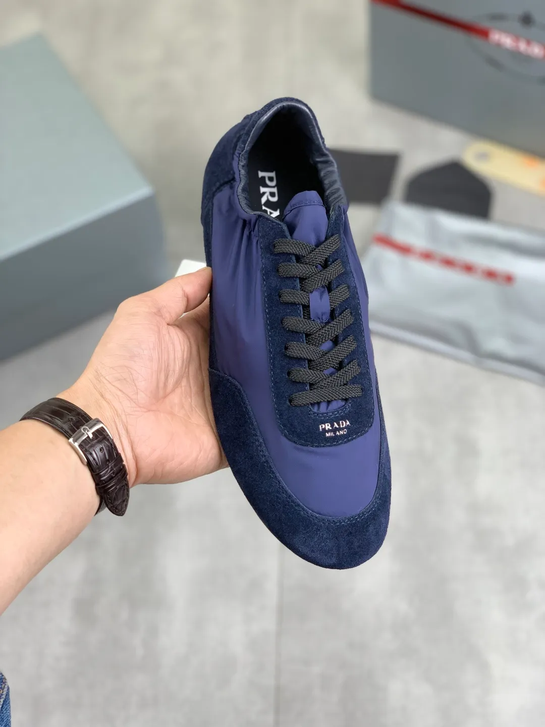 Men's shoes 💰P500💰【New style】hot style is on the official website, 🆘 Trendy brand (Prada) mainly promotes hot style, avant-garde and versatile fashion men's shoes private version mold opening, cowhide surface splicing 1:1 replica... fashionable and simple, original imported cowhide lining cowhide feet; the atmosphere and personality are more fashionable, eye-catching and pursuing class. It will subvert the old idea and be a must-have for fashion trendsetters with you! Must keep it for yourself! Tall and comfortable, large and low, high-end quality workmanship. Size: 38-44; 6️⃣colors available.